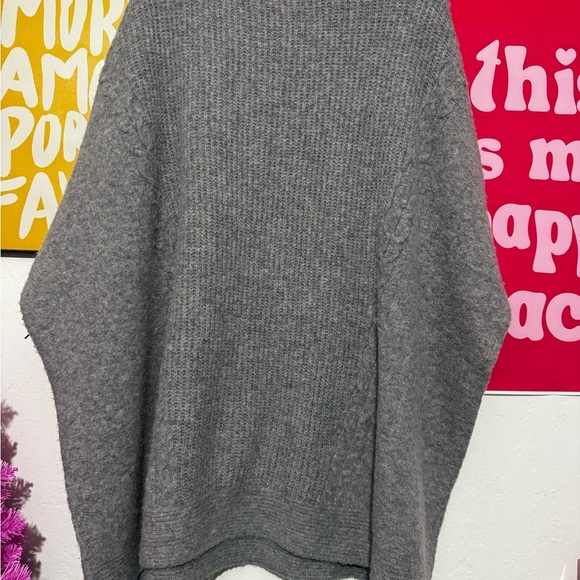 Elie Tahari Gray Knit Poncho Sweater – New with Tags – Soft & Cozy, Size M/L - Picture 6 of 7